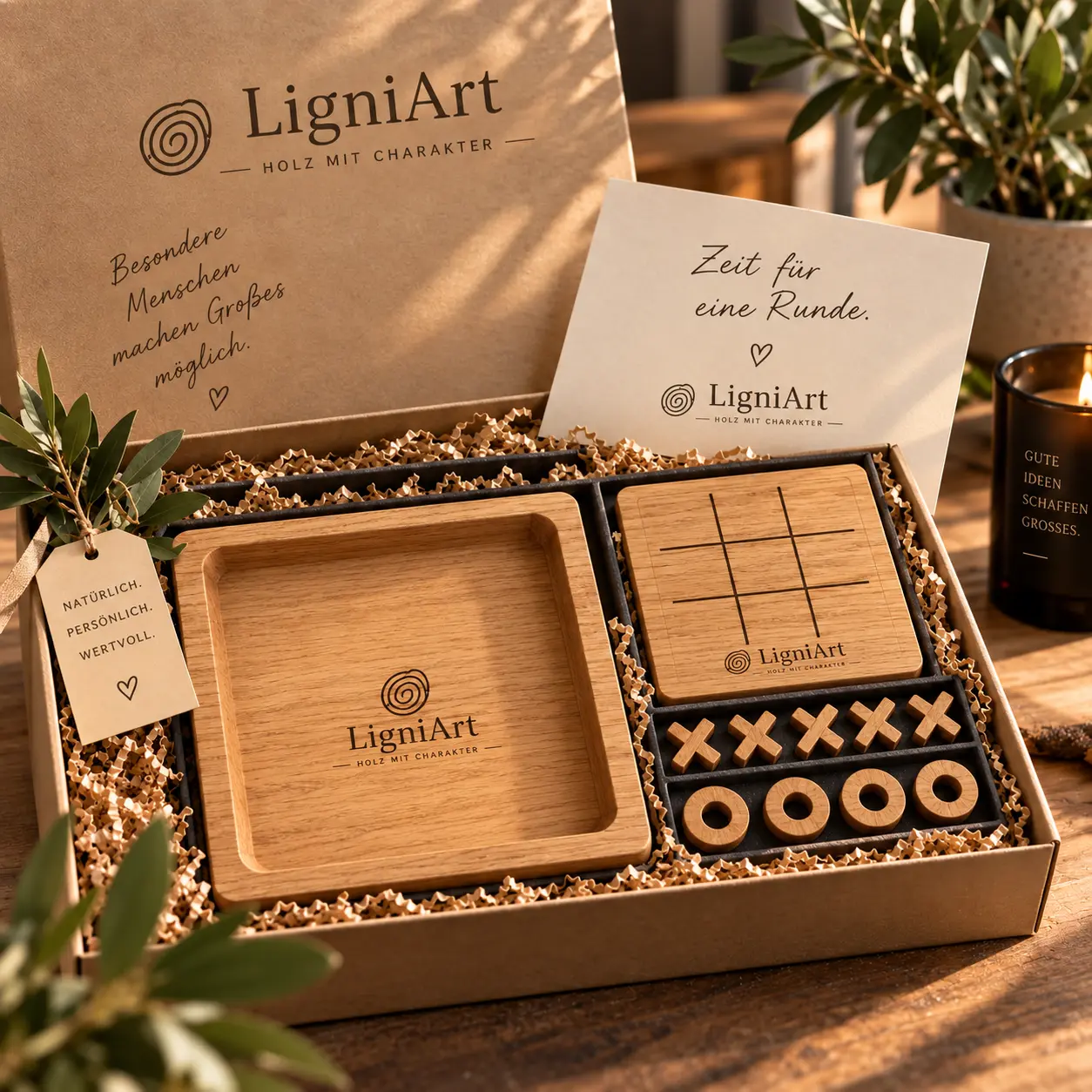 LigniArt-Geschenkbox mit Eichenwürfelschale, Drei-gewinnt-Brett, X- und O-Spielsteinen und Grußkarte